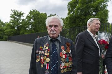 Dushman falleció, en Alemania, a los 98 años el pasado 7 de junio. Originario de la Unión Soviética (nació en la Ciudad libre de Danzig, que actualmente es conocida como Gdansk, Polonia), fue soldado durante la II Guerra Mundial y era el último liberador del campo de exterminio de Auschwitz que seguía con vida. Él, con un carro de combate, derribó la valla del recinto. Años más tarde, tras culminar sus estudios de medicina y deporte (1951), se convirtió en el mejor esgrimista de la URSS. De 1952 a 1988 fue seleccionador femenino. Pese a su edad acudía casi todos los días a su club situado en Múnich (Alemania) para dar clases. 