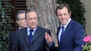 <b>EN LOS JARDINES. </b>El protocolo y la cordialidad reinaron en el primer encuentro como presidentes entre Florentino Pérez y Sandro Rosell, en el Real Club de Tenis Barcelona.
