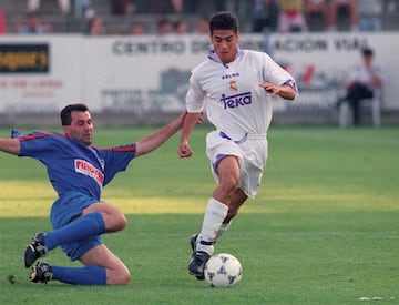 El jugador español se lesionó de gravedad en 1996 con la selección española sub-21 durante un partido de clasificación para el Europeo. Sufrió una tríada en la rodilla izquierda y tras varias operaciones consiguió volver a los terrenos de juego. Pero nunca se llegó a recuperar del todo y tiempo después anunció su retirada de los terrenos de juego a los 27 años. 