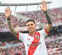 Enzo Fernández recibe homenaje en el Monumental de River Plate