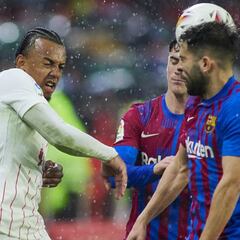 Koundé se libra y sólo es castigado con un partido