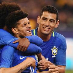 Taison and Fagner join Neymar in Brazil squad