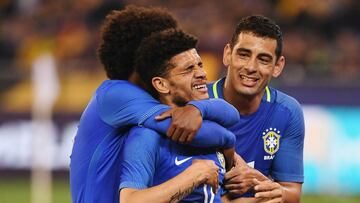 Taison and Fagner join Neymar in Brazil squad