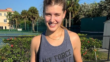 Genie Bouchard se consuela de sus derrotas estrenando novio en la playa