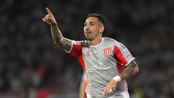 AMDEP7925. CÓRDOBA (ARGENTINA), 13/03/2024.- Javier Correa de Estudiantes celebra su gol este miércoles, en la final de la Supercopa Argentina entre River Plate y Estudiantes en el estadio Mario Alberto Kempes en Córdoba (Argentina). EFE/ Ariel Carreras
