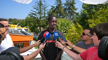 07-08-25. AMADOU MATAR, DELANTERO DEL SPORTING, EN SU PRIMERA COMPARECENCIA ANTE LOS MEDIOS.