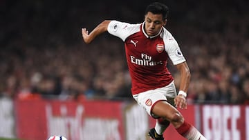 Alexis Sánchez durante un partido de Premier League.
