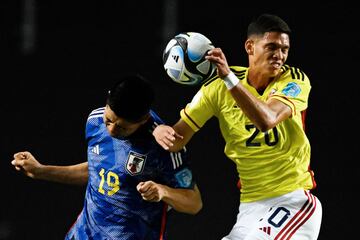 El volante por izquierda fue de menos a más. Sus primeros minutos fueron destacados y Colombia atacó por su costado, sin embargo, se fue perdiendo y al final el director técnico decidió sácalo del terreno de juego en el entretiempo.
