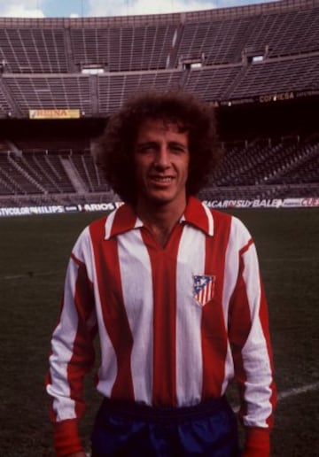 El salto a Europa del brasileño se produjo en 1979 al Atlético de Madrid. En el equipo colchonero pronunciaría su célebre frase: "Yo doy balones y me devuelven sandías" en referencia a sus compañeros del América de México, de donde provenía. Del Atlético se marchó al terminar la temporada 1981-1982.