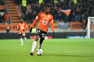 El camerun¨¦s de 30 a?os, tiene un valor de 2.8 mde, no tiene club desde febrero cuando Jiangsu Suning prescindi¨® de sus servicios.