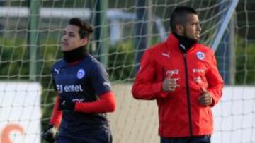 Alexis Sánchez y Arturo Vidal estarán este lunes por la tarde en Juan Pinto Durán, en la primera práctica de la Roja de cara al amistoso con Paraguay.