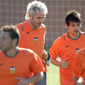 Santiago Cañizares y David Villa durante un entrenamiento en la Ciudad Deportiva de Paterna