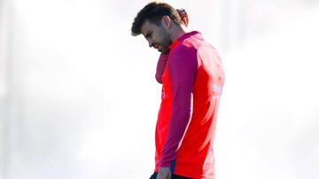 Pique training with Barcelona