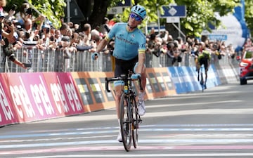 Pello Bilbao consiguió su primera victoria en una grande, también la primera para España en este Giro de 2019.
