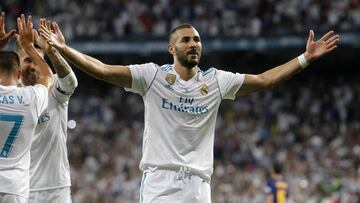 Benzema celebra un gol ante el Barça