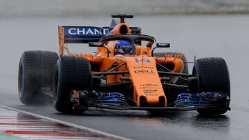 Fernando Alonso durante los test de pretemporada en el Circuit Barcelona Catalu&ntilde;a