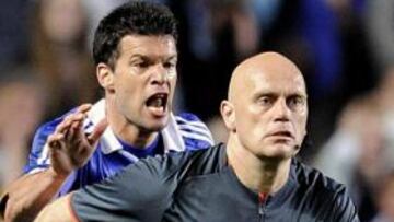 La FIFA castiga a Ovrebo sin Mundial, pero no a Hansson