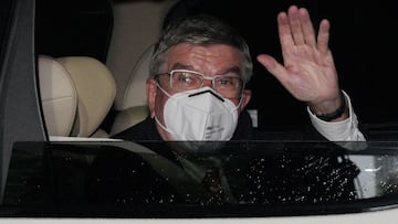 Thomas Bach saluda a su llegada a Jap&oacute;n a 15 d&iacute;as del inicio de los Juegos Ol&iacute;mpicos de Tokio 2020.