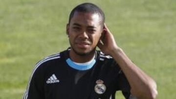 Ribeiro: "Robinho no es feliz y quiere irse al Chelsea"
