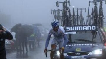 <b>EN EL DILUVIO. </b>Mosquera, en las últimas rampas de Navacerrada.