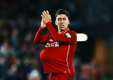 Después de que el Arsenal estuviera a punto de llevarse a Luis Suárez por 40 millones+1 libra y que el uruguayo decidiera quedarse, el Liverpool activó la cláusula 'AntiArsenal' con Firmino. Los Rojos se recuperaron al incluir una cláusula de rescisión de 98 millones de euros en el contrato de Firmino "si el club interesado no era el Arsenal" y otra más por si le quería fichar el club de Londres.