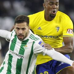 Durmisi, en un segundo plano ante la aparición de Junior