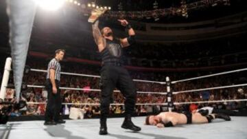 El mundo del deporte del entretenimiento cerró con broche de oro porque el favorito de las mayorias, Roman Reings, terminó como campeón de la WWE.