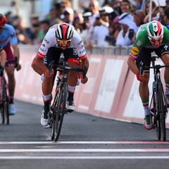 Gaviria bate a Viviani en una etapa marcada por los abanicos