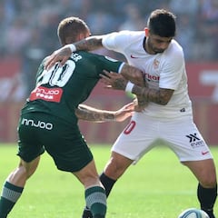 El Sevilla no duda de Banega; está jugando con molestias