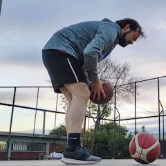 Jorge Sharp, el deportista: “Jugué como arquero de fútbol, pero llevo el básquetbol en el corazón”