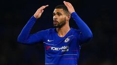 Ruben Loftus-Cheek se pasa a la moda posando con Carla Bruni