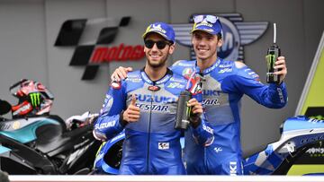 Rins y Mir tras la carrera de Montmeló.