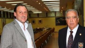 Fermín Cacho junto a Pedro Ferrandiz.