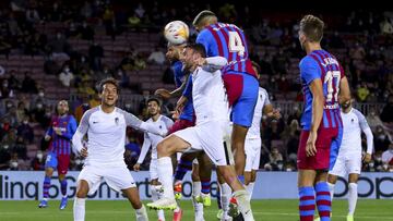 El gol de Araújo en el 90' dejó al Granada sin victoria en el Camp Nou.