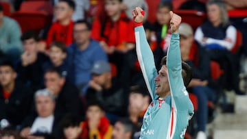 Soccer Football - LaLiga - RCD Mallorca v Atletico Madrid - Estadi Mallorca Son Moix, Palma, Mallorca, Spain - November 10, 2024 Atletico Madrid's Giuliano Simeone celebrates after Julian Alvarez scores their first goal REUTERS/Francisco Ubilla