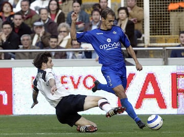 Jug¨® con el Getafe desde 2004 hasta 2006 y como rojiblanco desde 2006 hasta 2010.