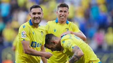 Lucas Perez of Cadiz ,Ruben Alcaraz of Cadiz and Alvaro Negredo of Cadiz gestures during the spanish league, La Liga Santander, football match played between Cadiz CF and Real Madrid  at Nuevo Mirandilla stadium on May 15, 2022, in Cadiz, Spain.
 AFP7 
 1