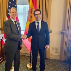 Ministro de Economía, Comercio e Instituto, Carlos Badi (D), Secretario del Tesoro de los Estados Unidos, Scott Besent (I) y el 15 de abril de 2025 en Washington (EE. UU.). 15 de abril de 2025; Reunión; Ministerio Económico Económica 15/04/2025