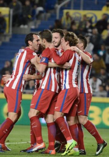 0-2. Griezmann celebró el segundo gol con sus  compañeros.