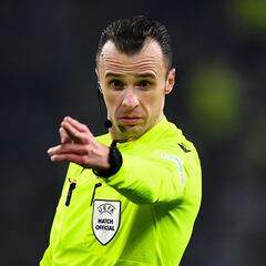 Así es Irfan Peljto, el árbitro que dirigirá el RB Leipzig-Real Madrid