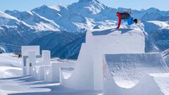 Pierre Vaulter ripando en snowboard en el circuito de nieve de 250 metros constru&iacute;dos en Serre Chevalier (Francia) en colaboraci&oacute;n con Red Bull.