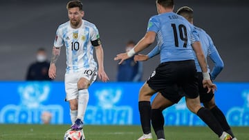 Argentina visita a una Uruguay que se juega la vida