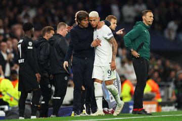 LONDON, ENGLAND - OCTOBER 12: Antonio Conte embraces Richarlison of Tottenham Hotspur during the UEFA Champions League group D match between Tottenham Hotspur and Eintracht Frankfurt at Tottenham Hotspur Stadium on October 12, 2022 in London, England. (Photo by Richard Heathcote/Getty Images)