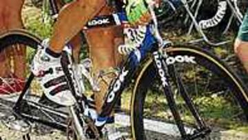 <B>SUFRIENDO.</b> Óscar Sevilla cayó enfermo justo al llegar su terreno, la montaña.