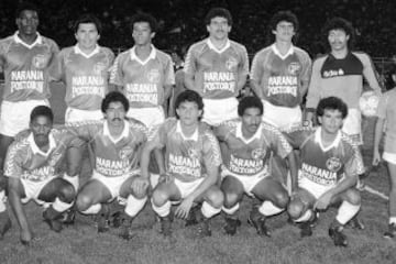 La nómina de sólo colombianos estuvo en Nacional de 1987 a 2004. Ganó una Libertadores con Higuita, Andrés Escobar, Leonel y Alexis García, entre otros.