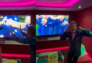 Rod Stewart y Ronnie Wood celebran la clasificación de Escocia