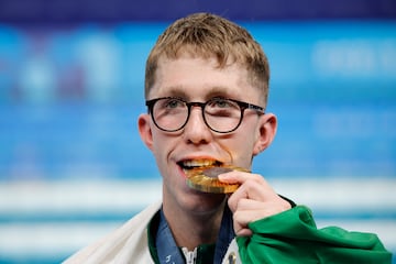 Ireland's Daniel Wiffen poses with his gold medal after winning the 800m freestyle final.