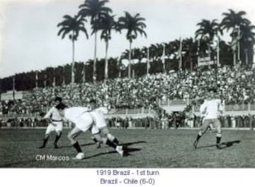 En 1919 la Copa América se jugó en Brasil. 'La Roja' cayó de manera humillante por 6-0 frente a los anfitriones, en una de sus peores derrotas en la historia del certamen.