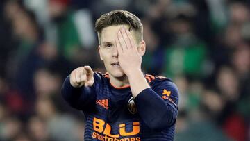 Gameiro resucita al Valencia