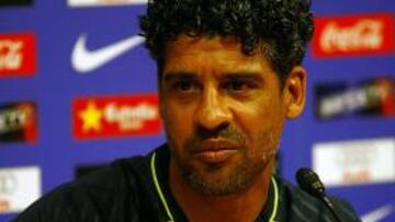 <strong>DEPORTIVIDAD.</strong> Rijkaard reconoció que duele hacerle el pasillo al Real Madrid. De igual modo aseguró que el conjunto blanco se lo merece.